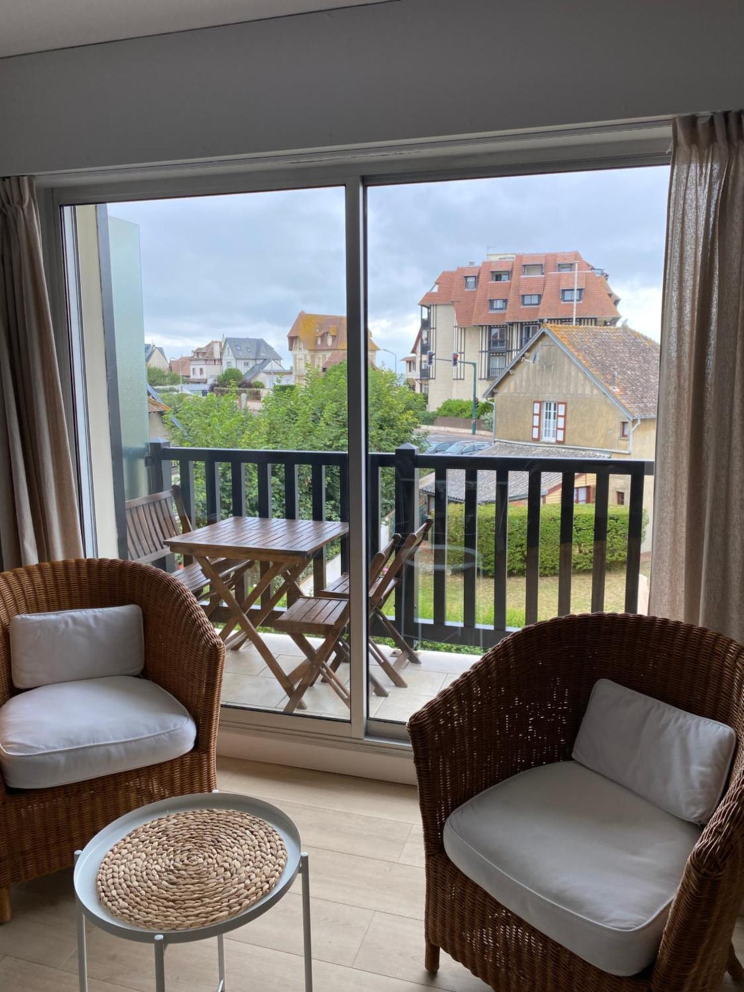 Appartement 65M2 Avec Balcon Vues Partielles Mer A 150M De La Plage Et Centre, Wifi Et Parking Prive Blonville-sur-Mer Exterior foto